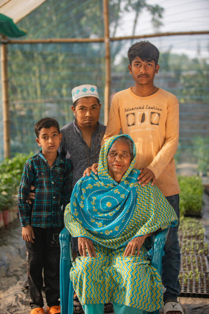 Munnujan Begum and family